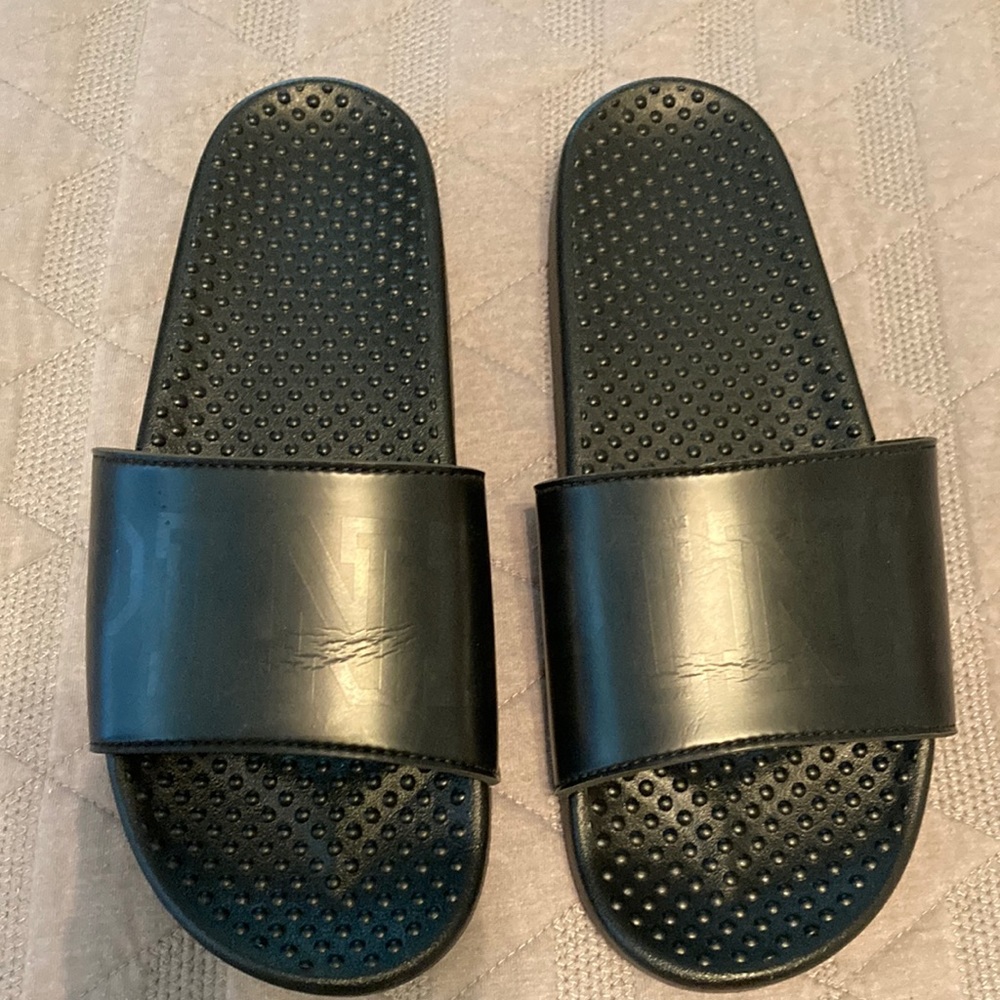Black Pink slides size 9